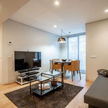 Primrose 1Br Delight W Parking By Lovelystay Porto Bagian luar foto