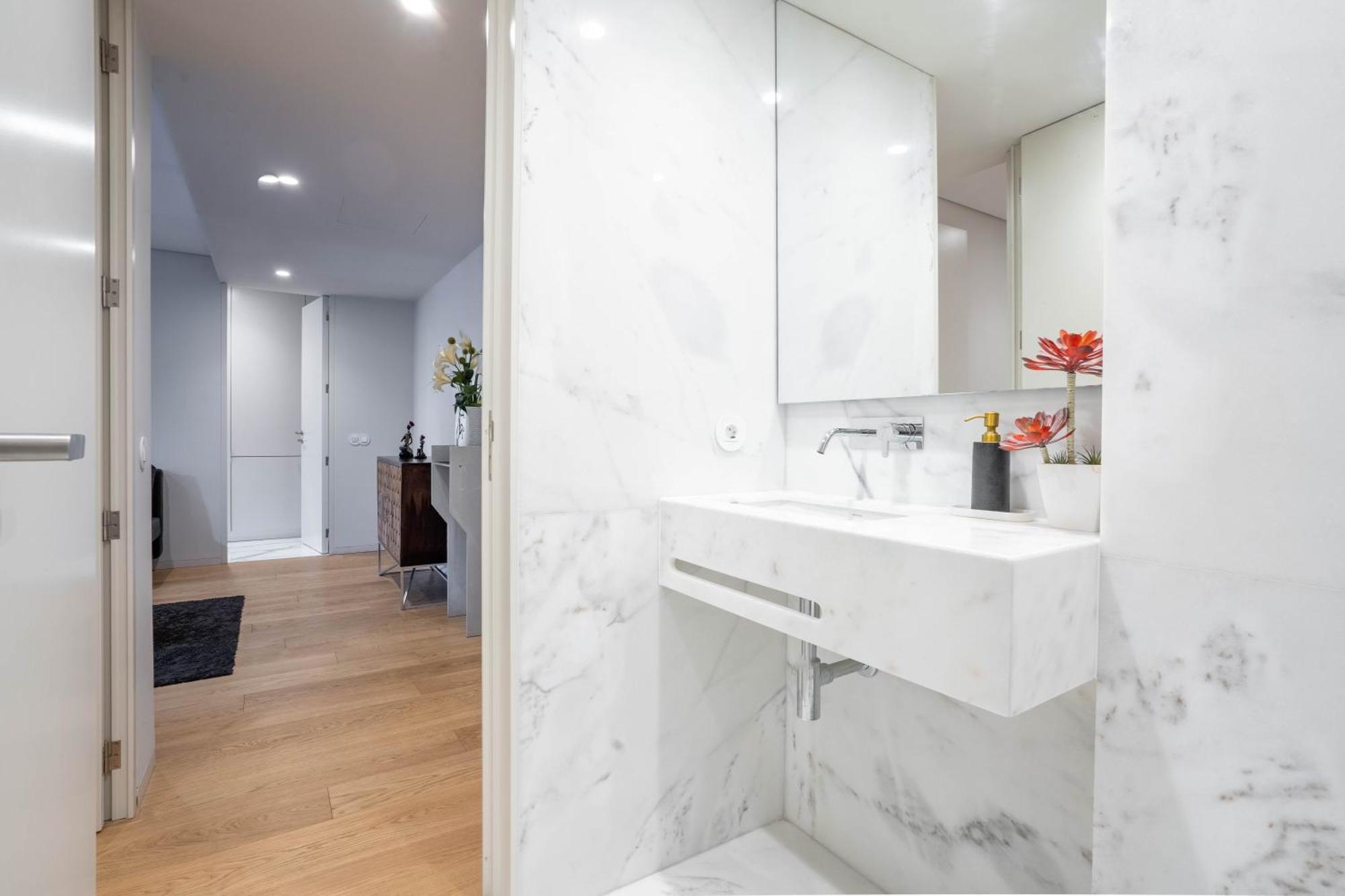 Primrose 1Br Delight W Parking By Lovelystay Porto Bagian luar foto