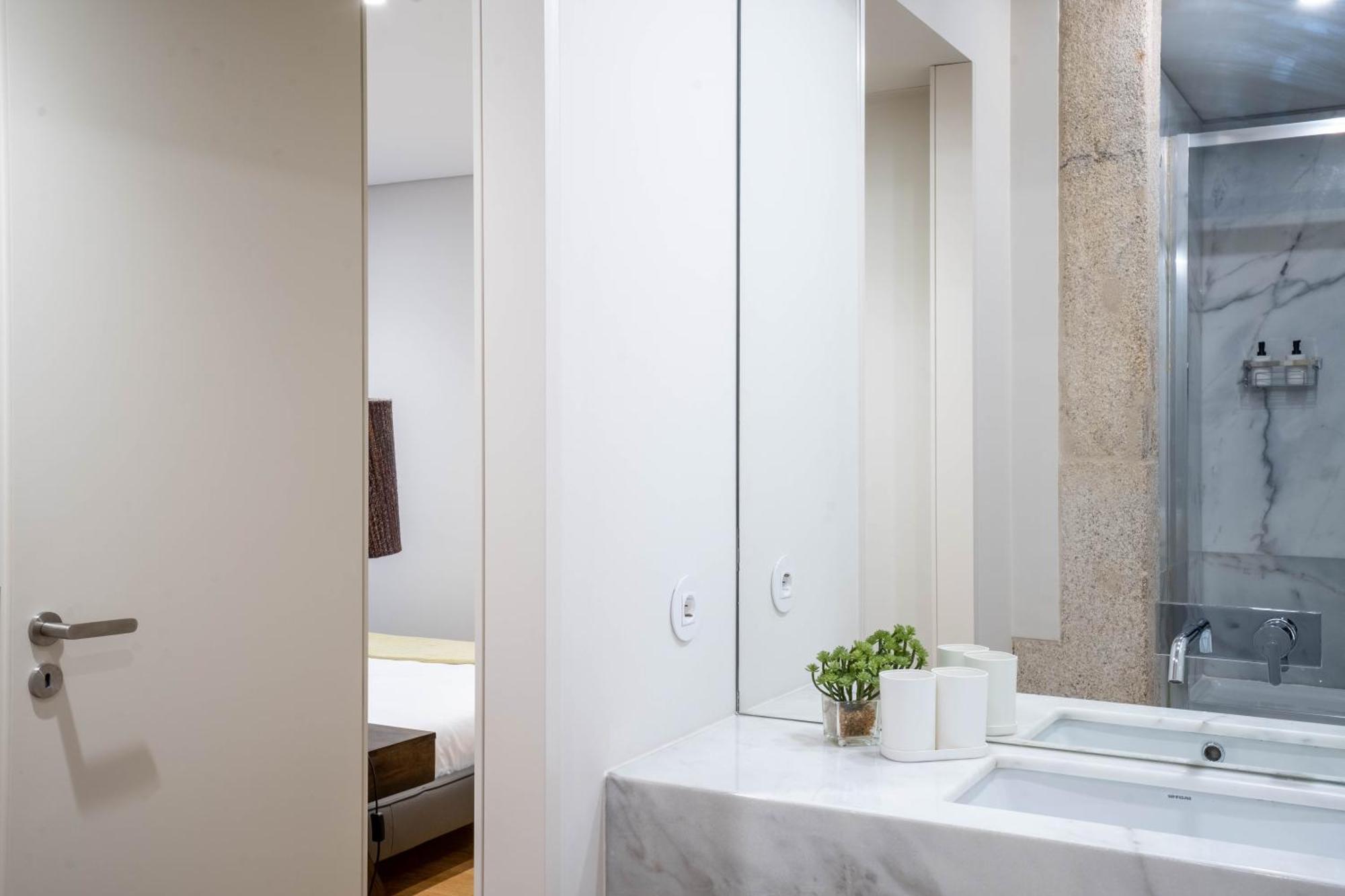 Primrose 1Br Delight W Parking By Lovelystay Porto Bagian luar foto