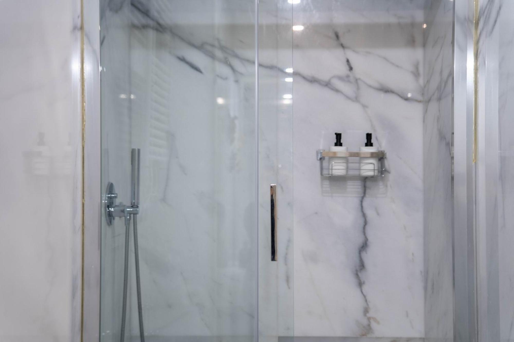 Primrose 1Br Delight W Parking By Lovelystay Porto Bagian luar foto