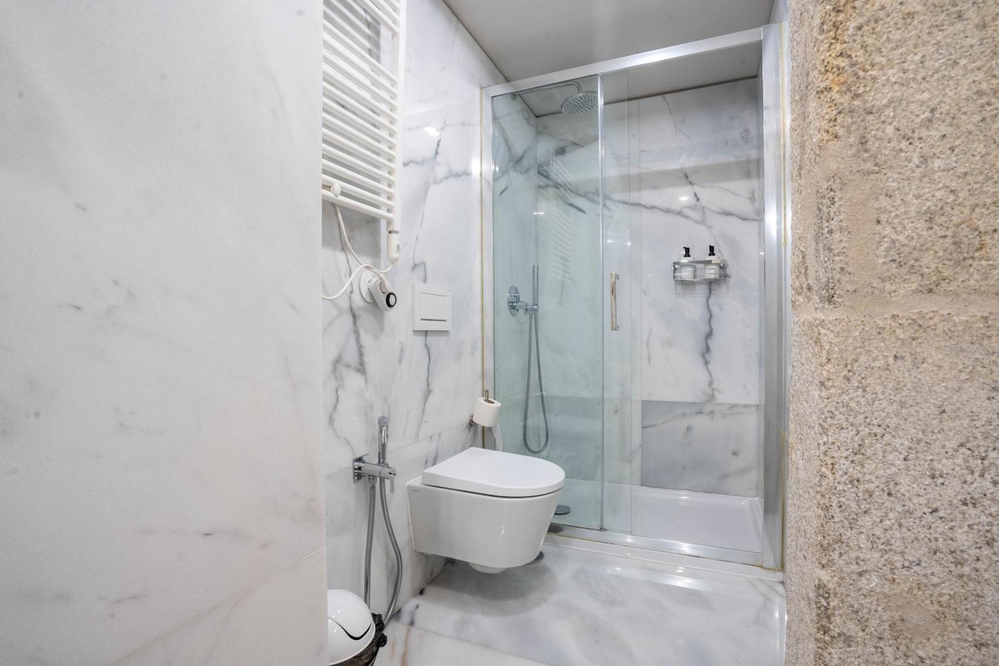 Primrose 1Br Delight W Parking By Lovelystay Porto Bagian luar foto