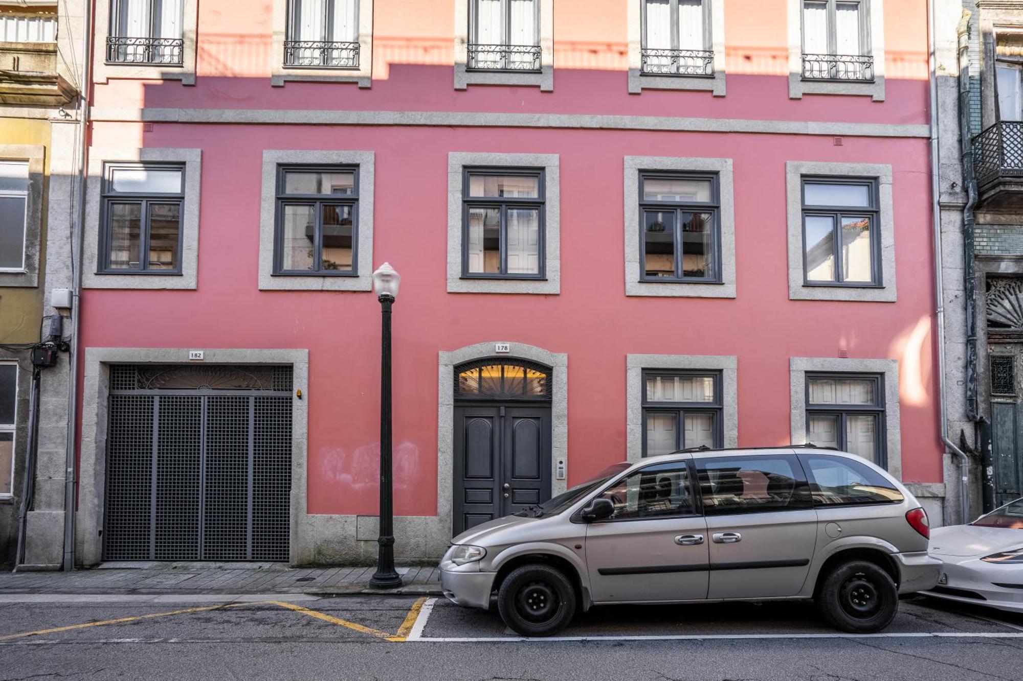 Primrose 1Br Delight W Parking By Lovelystay Porto Bagian luar foto