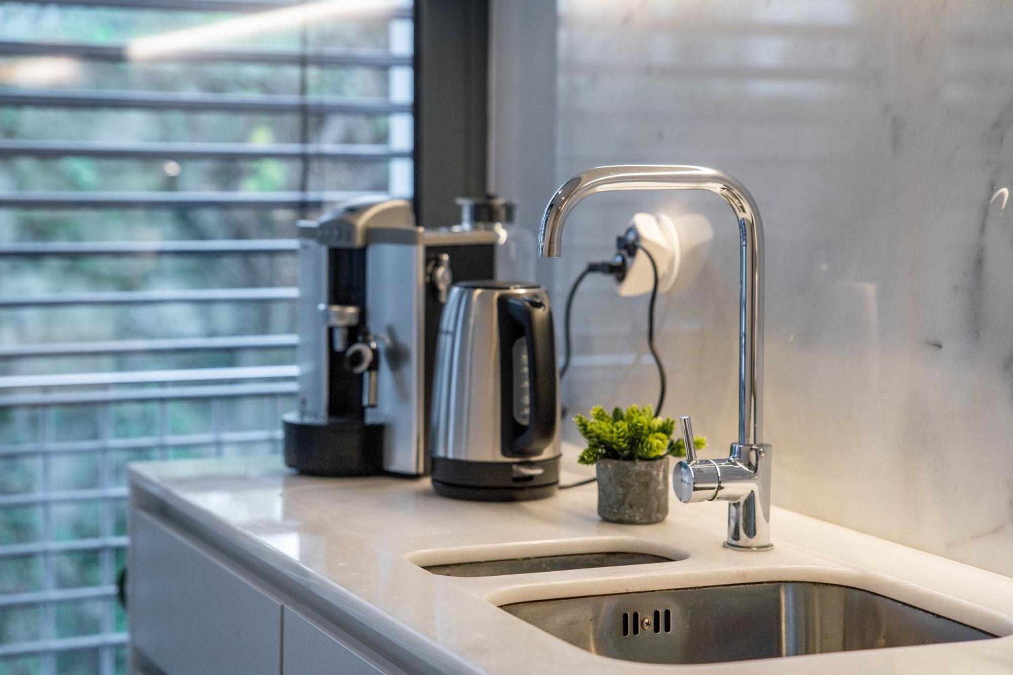 Primrose 1Br Delight W Parking By Lovelystay Porto Bagian luar foto